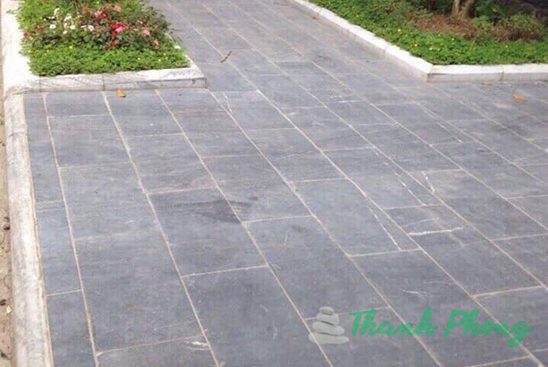 Mẫu đá đen Thanh Hóa lát vỉa hè, thẩm mỹ cao cho đô thị.